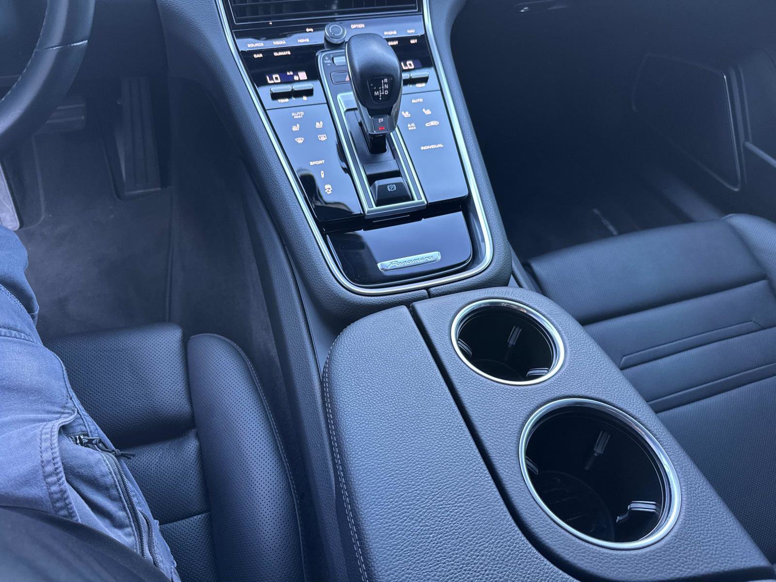 Certified 2023 Porsche Panamera Platinum Edition image 27