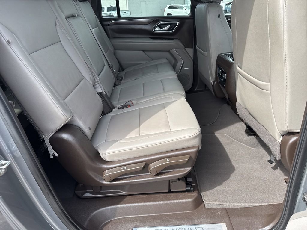 Used 2022 Chevrolet Suburban Z71 w/ Luxury Package AWD/4WD image 25