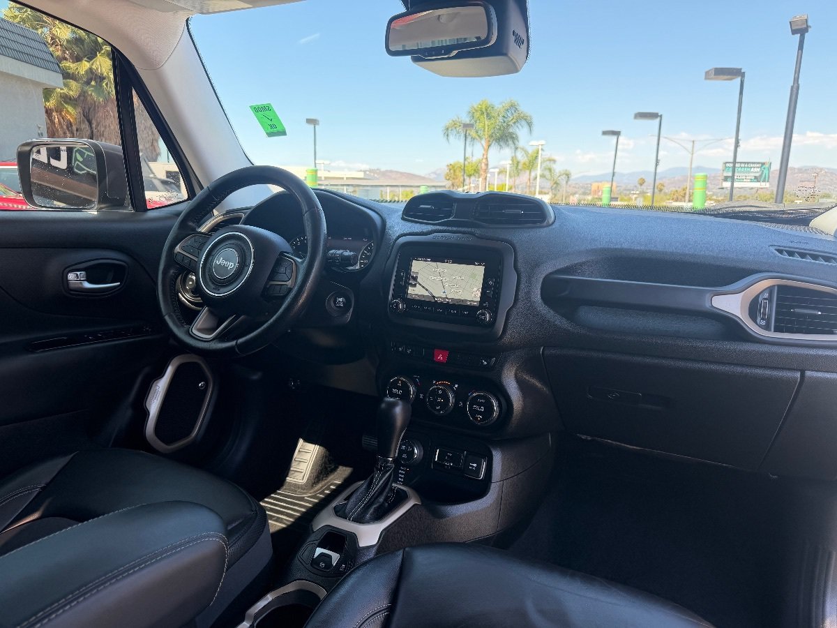 Used 2017 Jeep Renegade Trailhawk AWD/4WD image 24