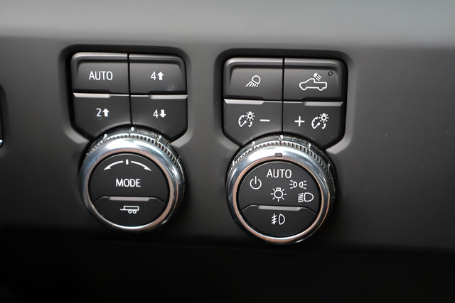 Used 2023 GMC Sierra 1500 AT4 w/ Technology Package AWD/4WD image 28