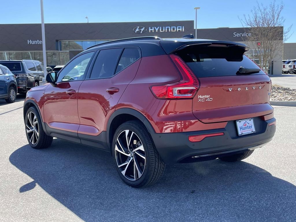 Used 2022 Volvo XC40 T4 R-Design w/ Advanced Package image 21