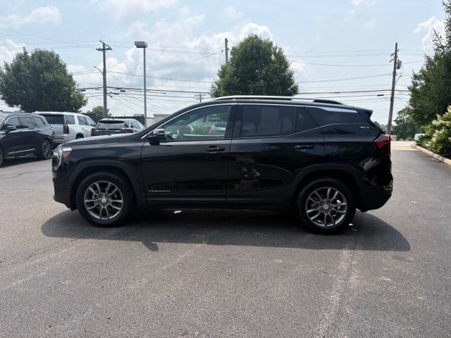 Certified 2024 GMC Terrain SLT w/ Infotainment Package II AWD/4WD image 2