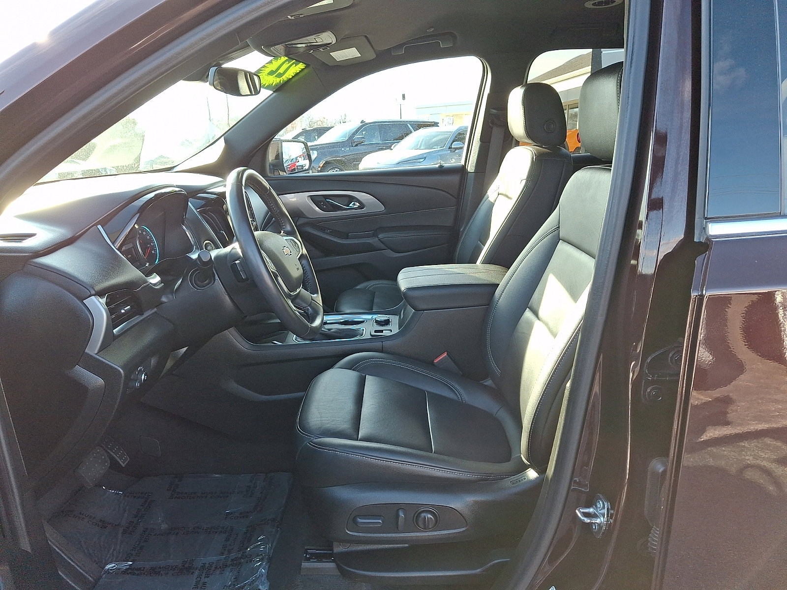 Used 2022 Chevrolet Traverse LT image 12