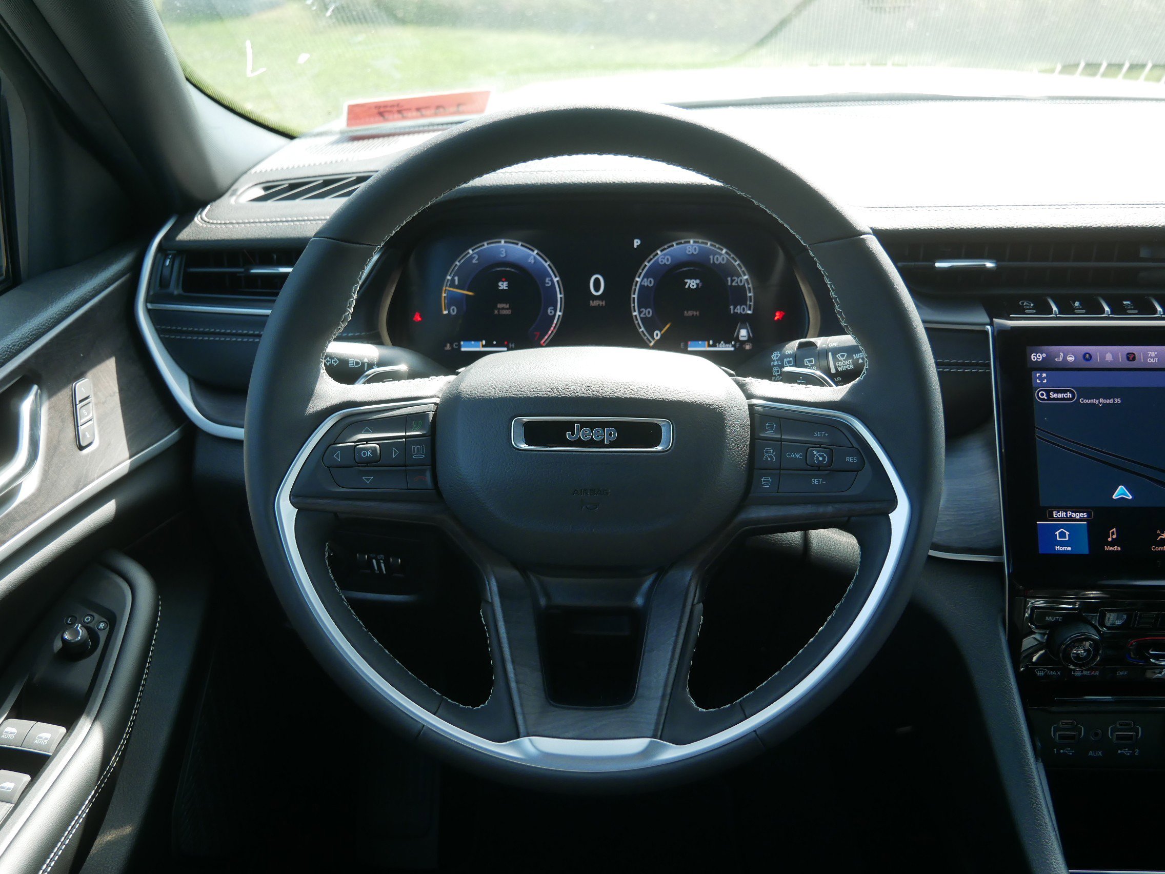 New 2025 Jeep Grand Cherokee Limited w/ Black Appearance Package image 11