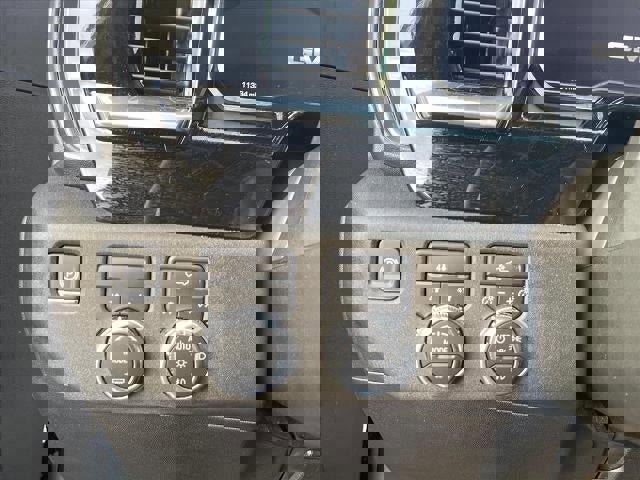 Used 2025 GMC Sierra 2500 SLE image 17