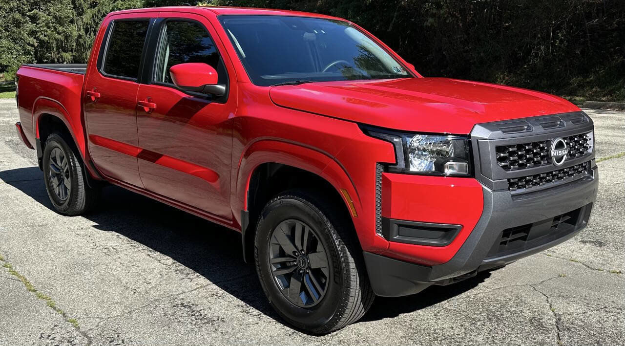 Used 2025 Nissan Frontier SV image 1