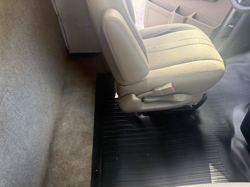 Used 2016 Chevrolet Express 2500 RWD image 26
