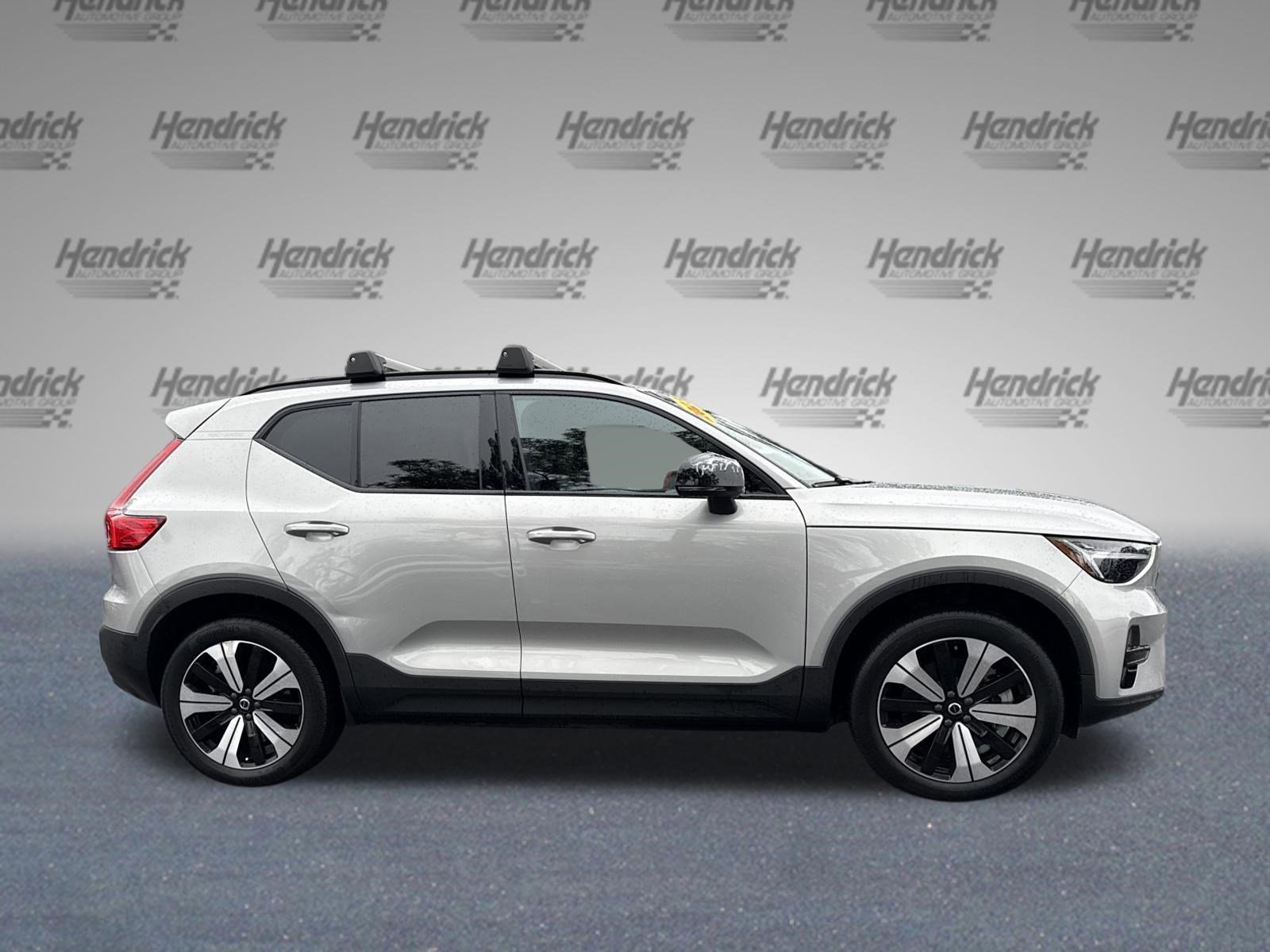 Used 2023 Volvo XC40 Recharge Core image 10