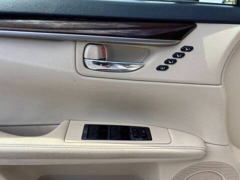 Used 2015 Lexus ES 350 w/ Premium Package FWD image 8