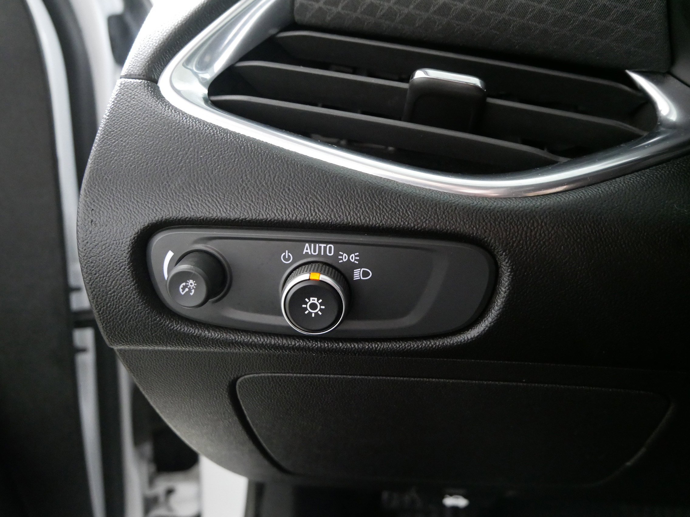 Used 2019 Chevrolet Malibu LT w/ Driver Confidence Package image 26