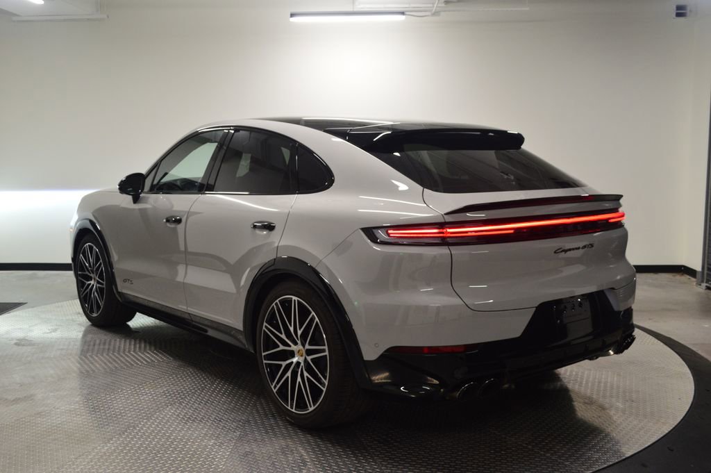 Certified 2026 Porsche Cayenne GTS AWD/4WD image 3