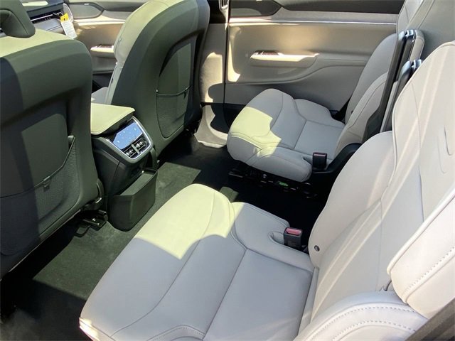 New 2025 Volvo EX90 Plus image 17