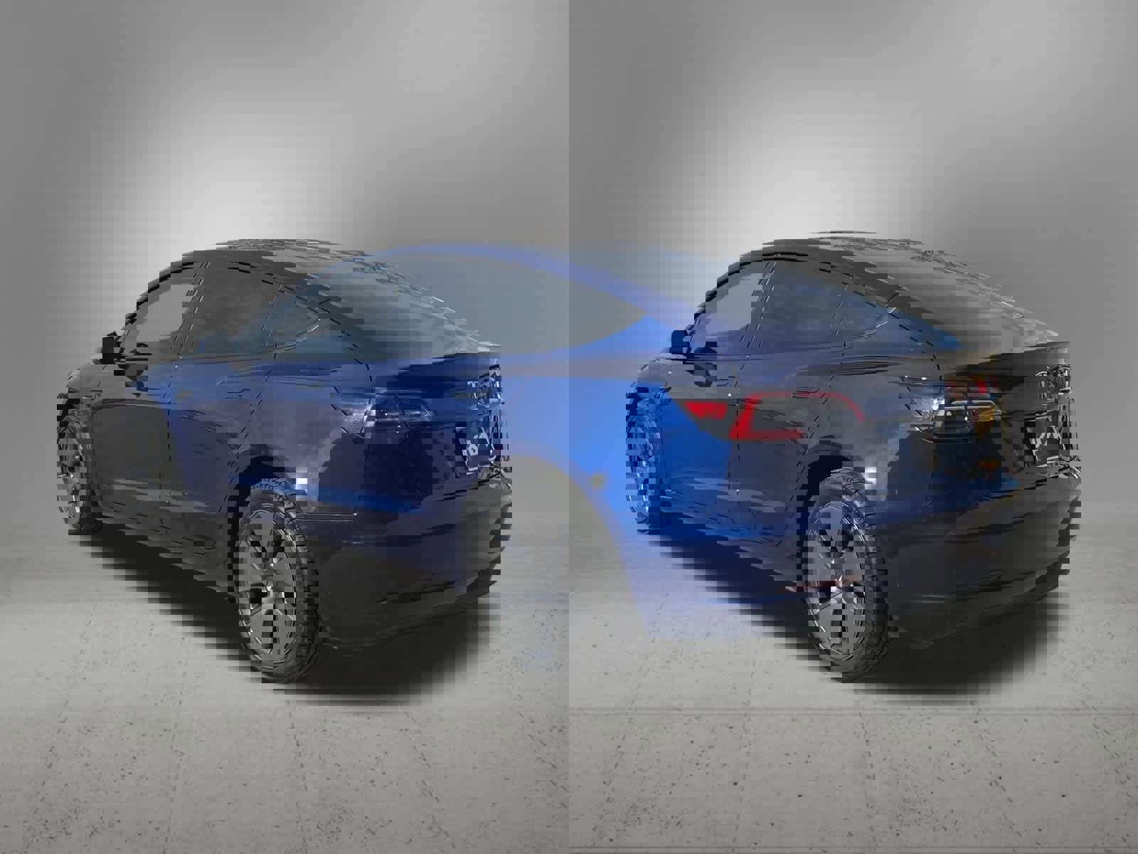 Used 2023 Tesla Model 3 Standard Range image 4