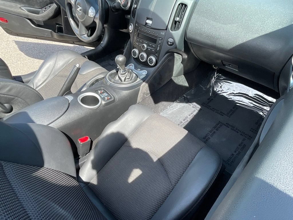 Used 2010 Nissan 370Z Touring RWD image 18