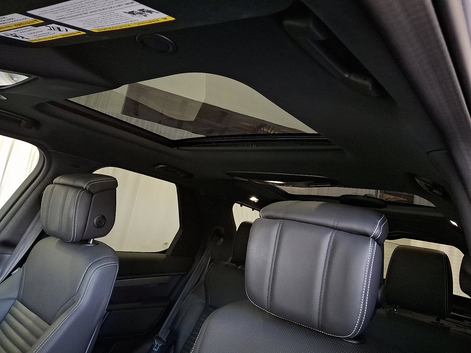 Certified 2025 Land Rover Discovery Dynamic SE image 14