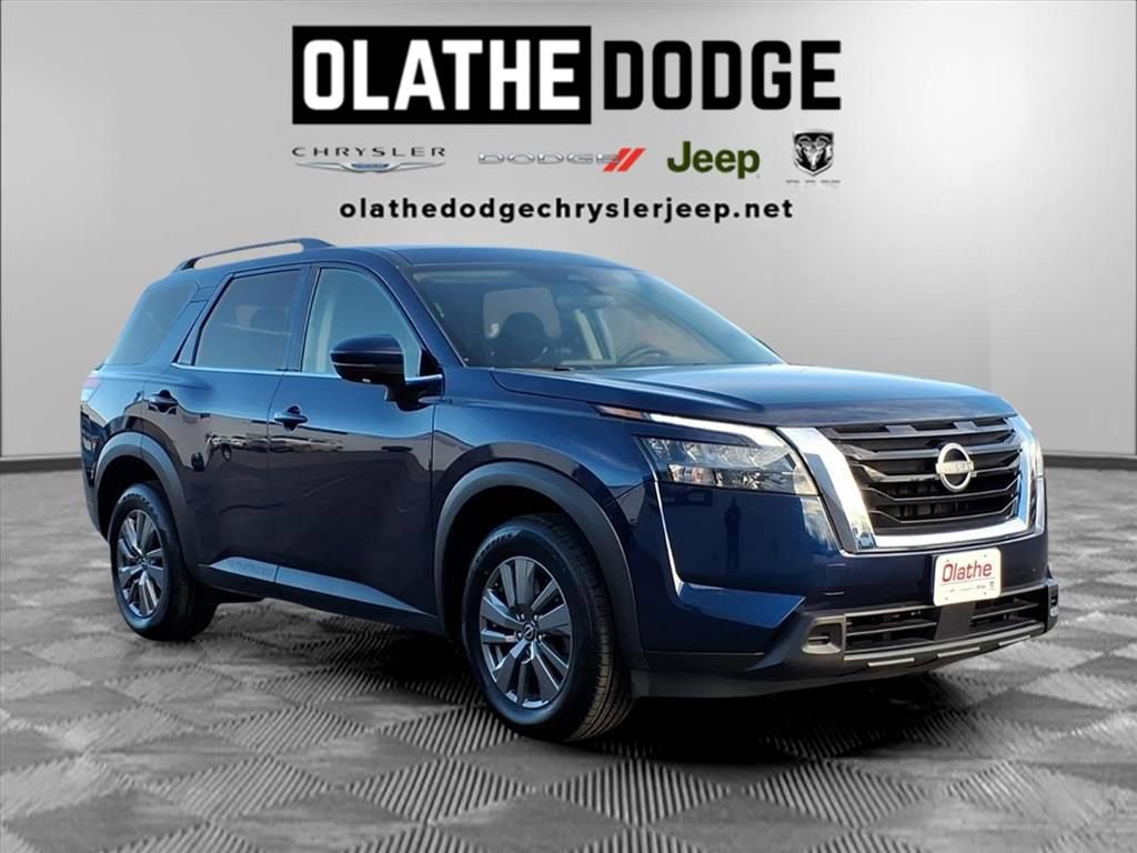 Used 2025 Nissan Pathfinder SV image 9