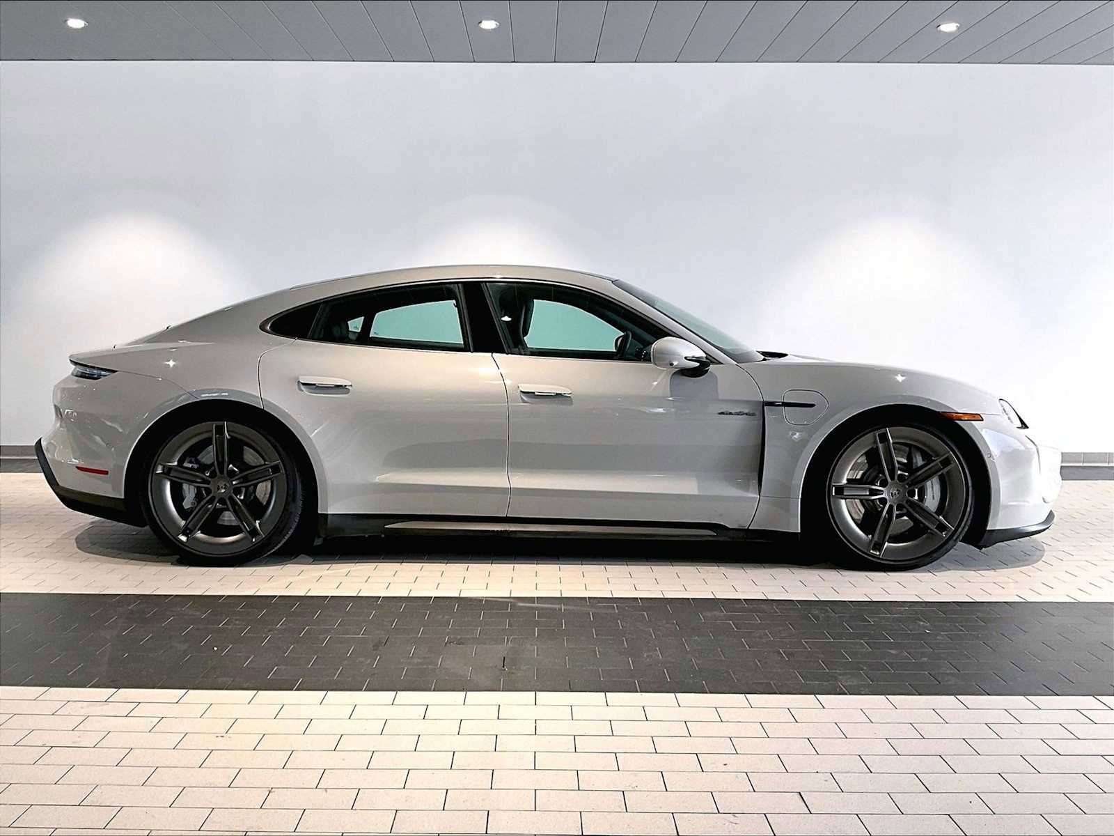 Used 2025 Porsche Taycan Turbo image 11