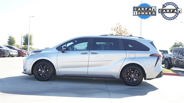 Used 2025 Toyota Sienna XSE w/ XSE Premium Package image 6