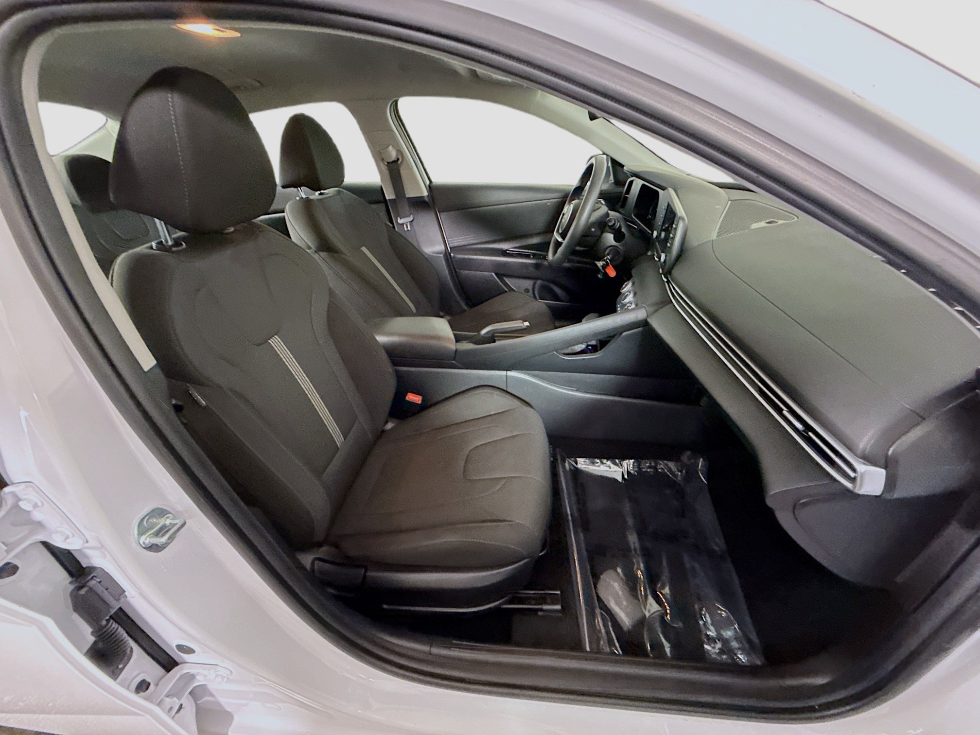 Used 2025 Hyundai Elantra SE FWD image 28