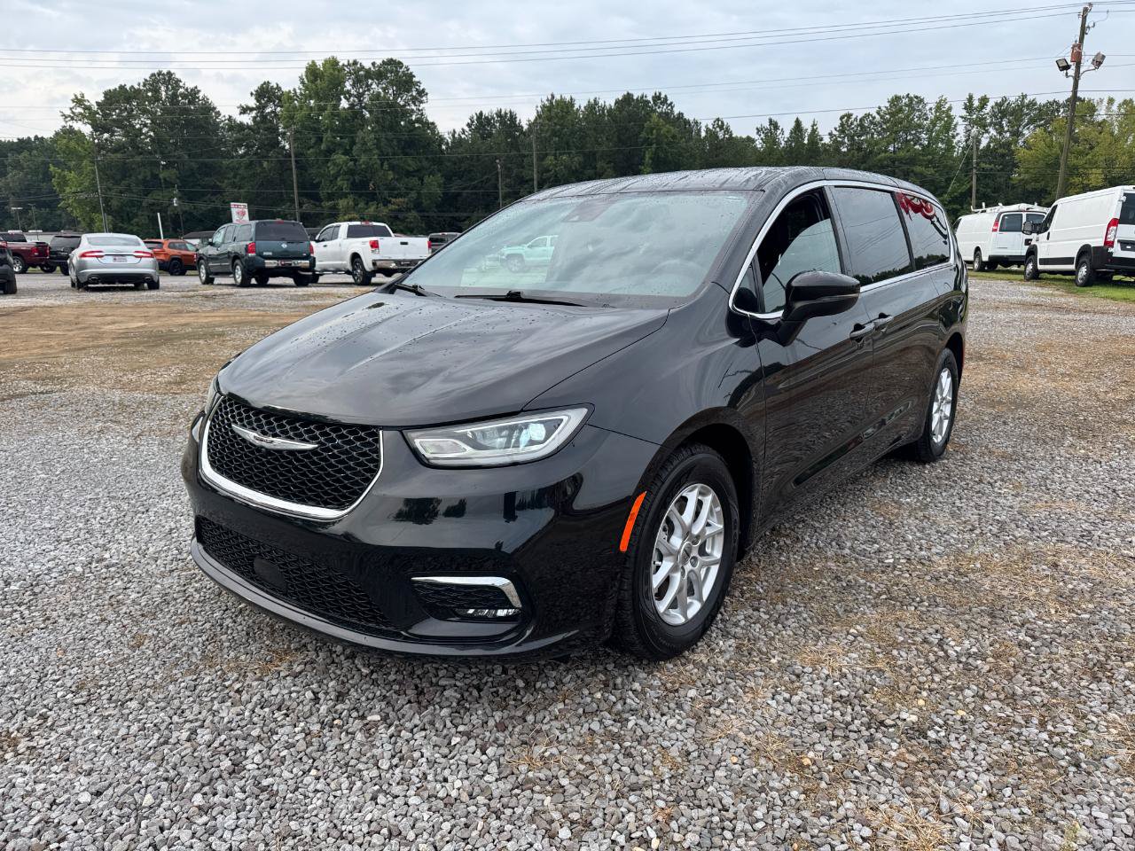 Used 2023 Chrysler Pacifica Touring FWD image 5