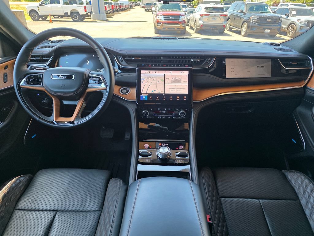 Used 2022 Jeep Grand Cherokee Summit AWD/4WD image 5