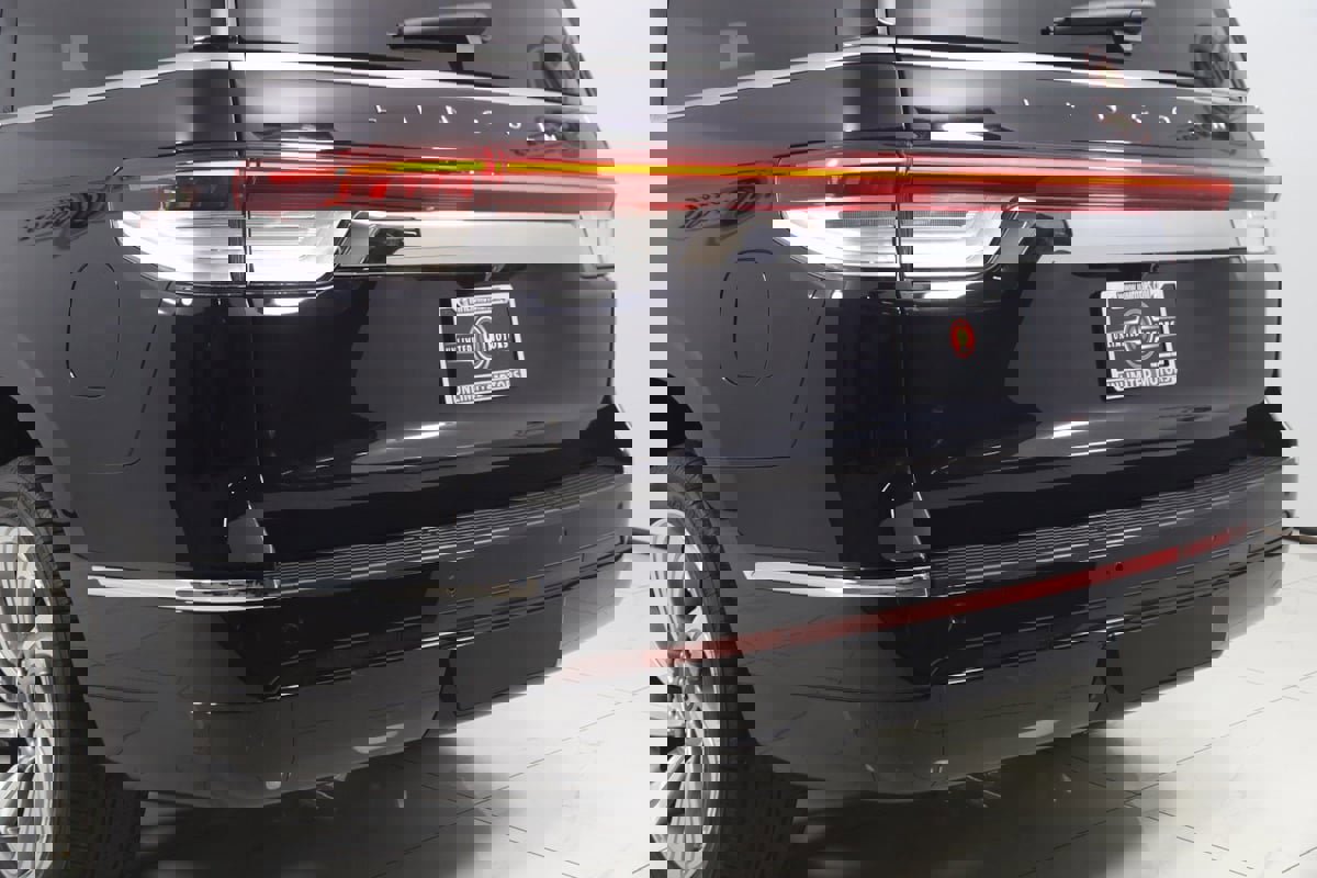 Used 2023 Lincoln Navigator Reserve image 25