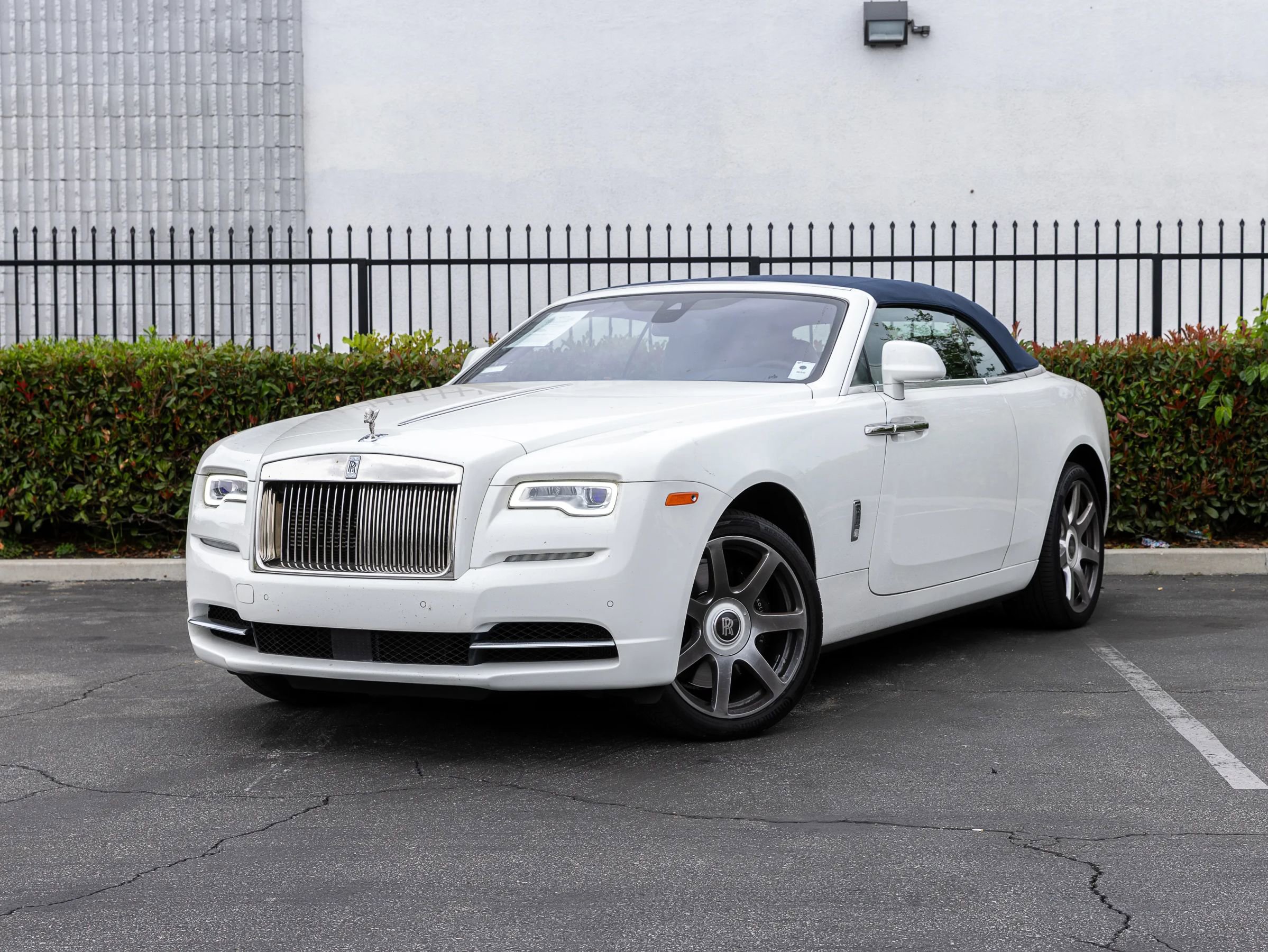 Used 2020 Rolls-Royce Dawn image 20