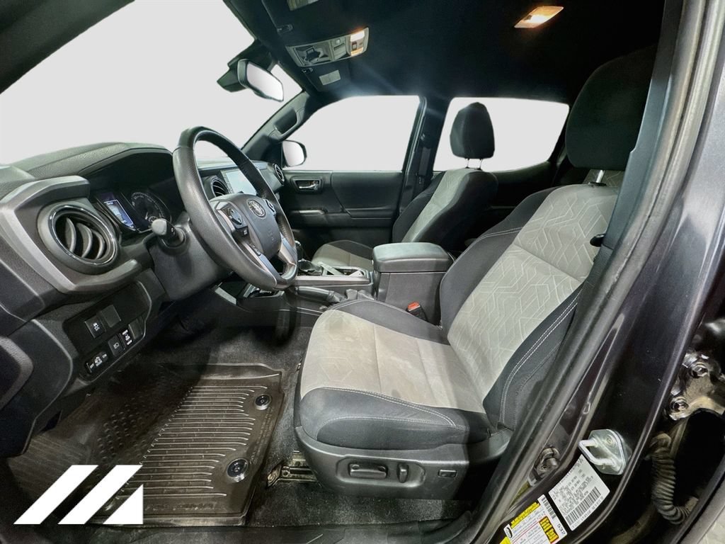 Used 2022 Toyota Tacoma TRD Off-Road w/ Technology Package AWD/4WD image 21
