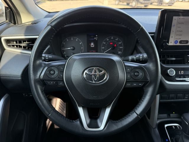 Used 2025 Toyota Corolla Cross LE FWD image 13