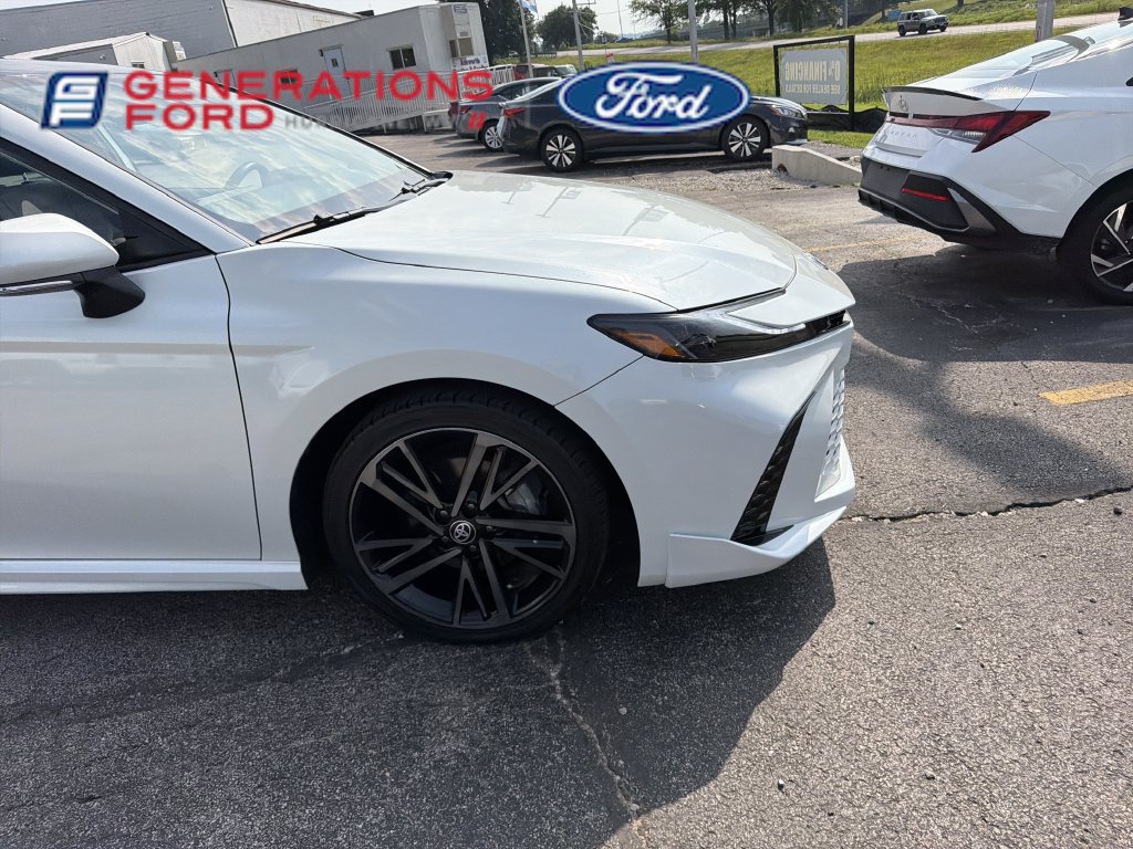 Used 2025 Toyota Camry XSE FWD image 4