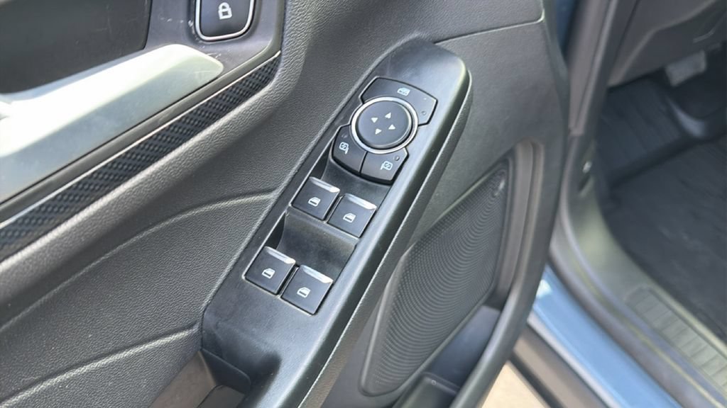 Used 2025 Ford Escape ST-Line w/ Tech Pack #1 FWD image 12