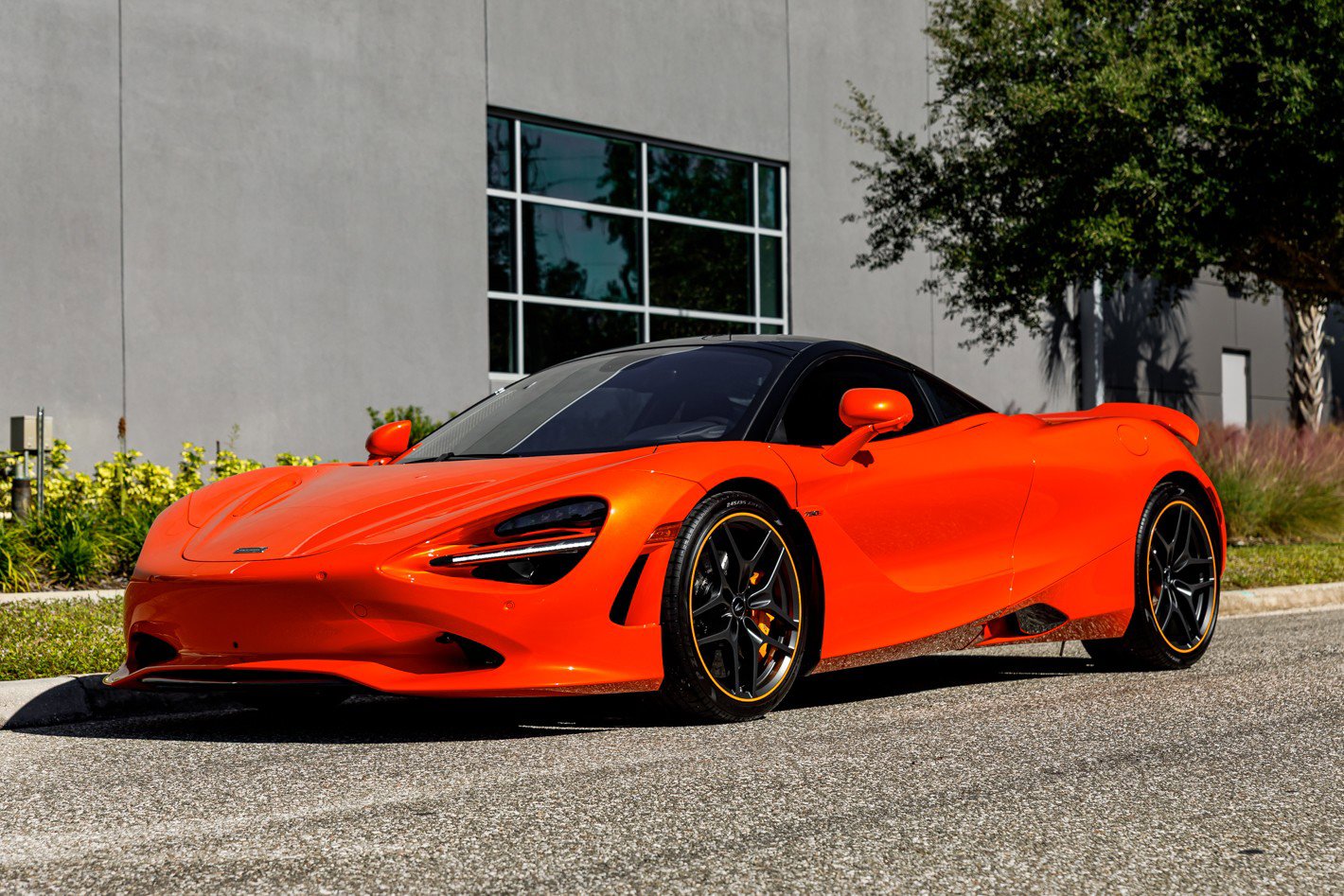Used 2024 McLaren 750S image 2