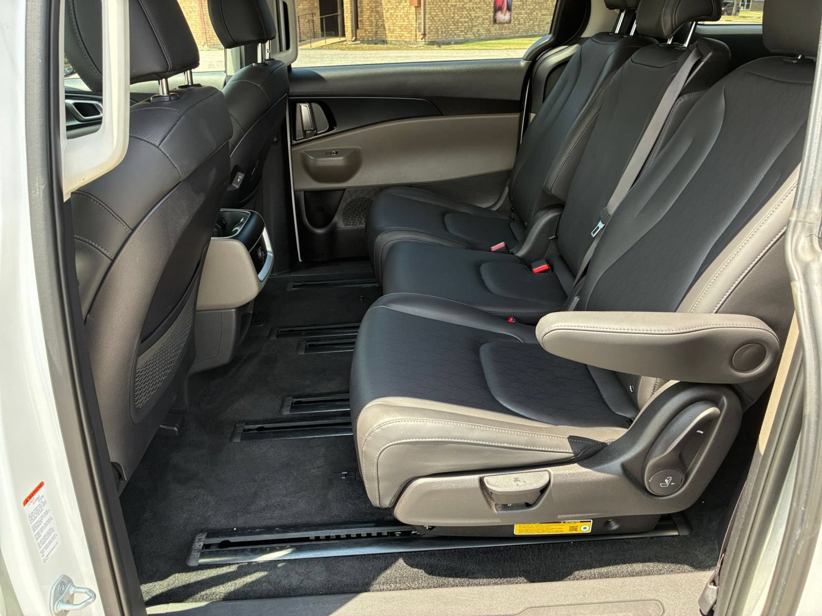 Used 2026 Kia Carnival FWD image 22