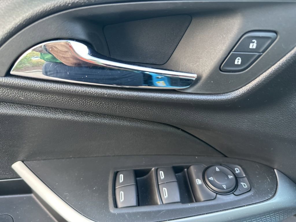 Used 2025 Chevrolet Trax RS w/ Driver Confidence Package image 17