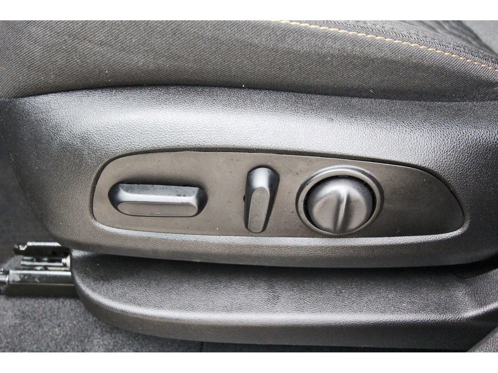 Used 2021 Chevrolet Equinox LT FWD image 29