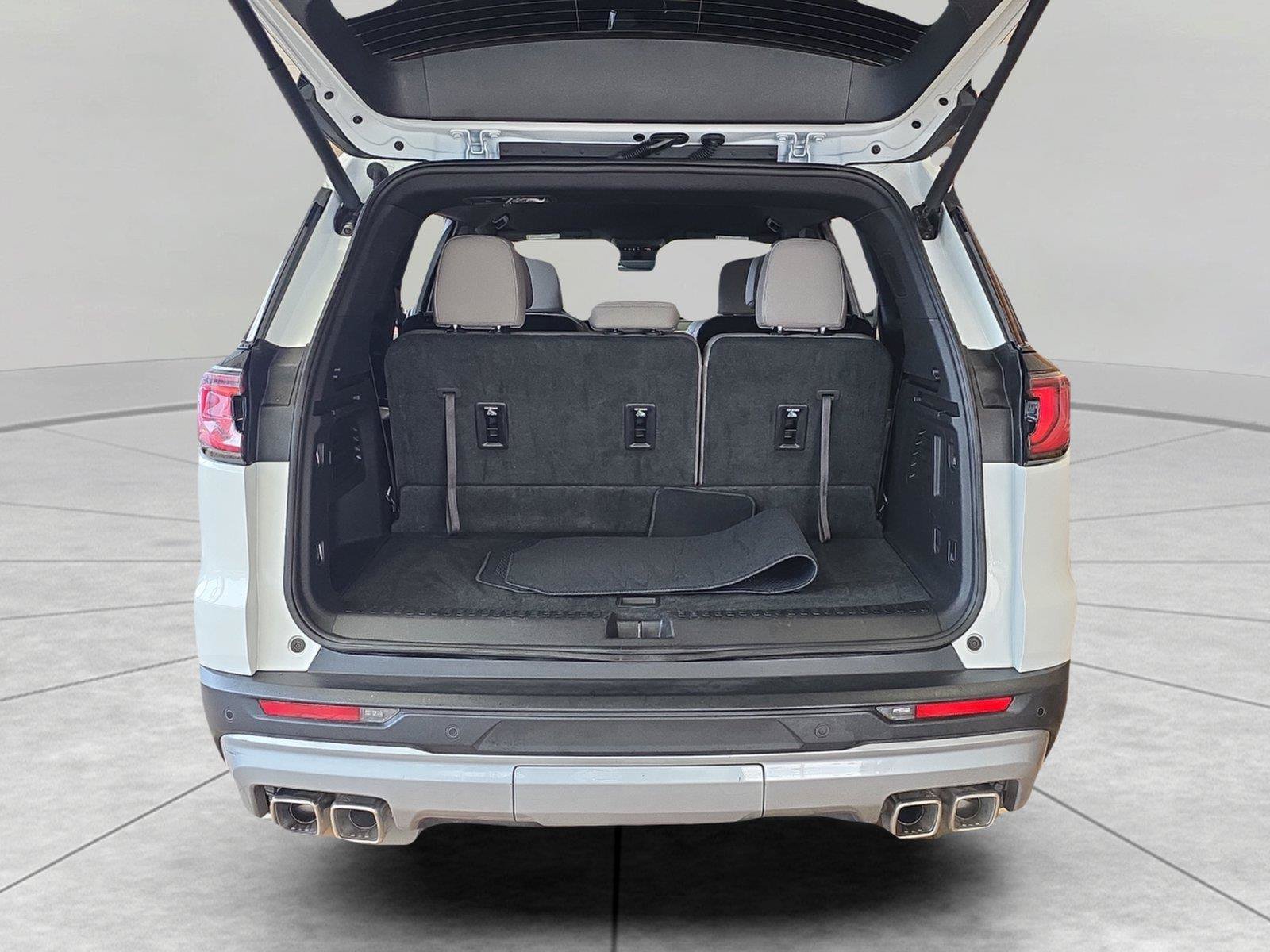 Used 2026 GMC Acadia Elevation w/ Elevation Premium Package FWD image 13