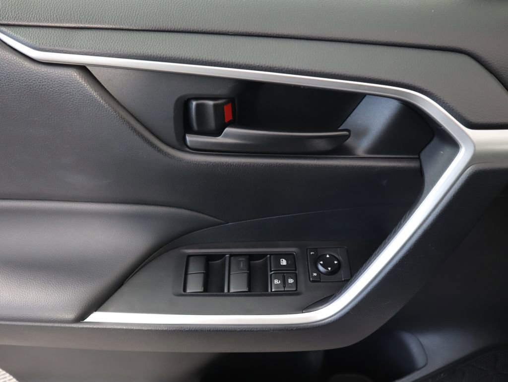 Used 2023 Toyota RAV4 LE image 23