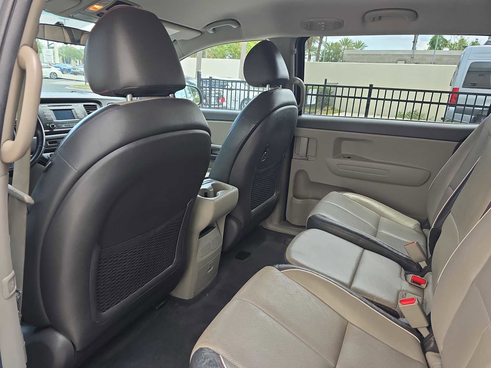 Used 2016 Kia Sedona LX w/ LX Essentials Premium Package FWD image 11