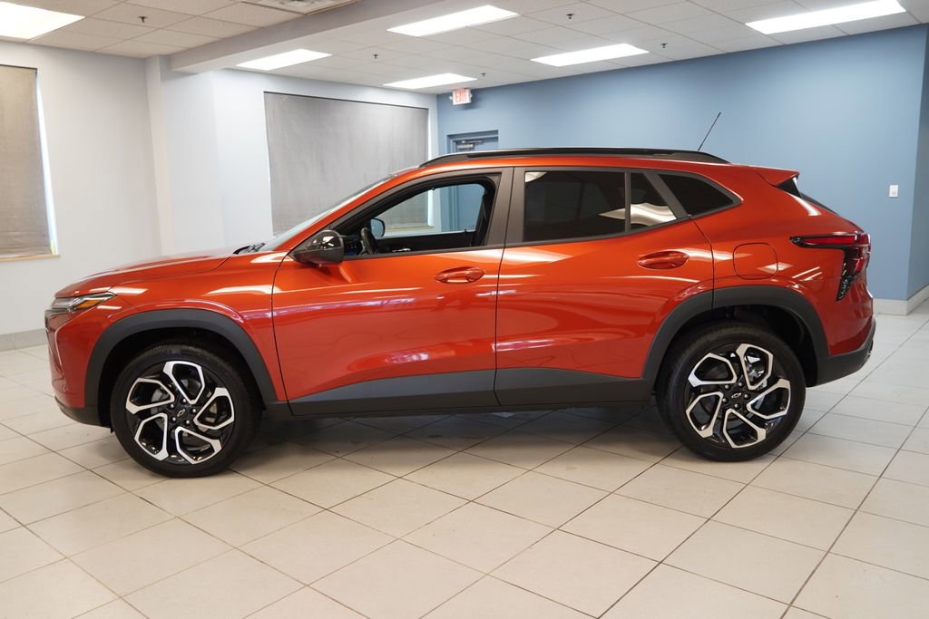 Used 2024 Chevrolet Trax RS w/ Driver Confidence Package image 2