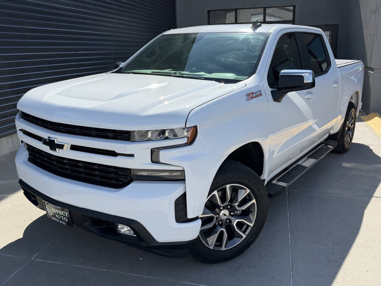 Used 2020 Chevrolet Silverado 1500 RST w/ RST Value Package AWD/4WD image 2