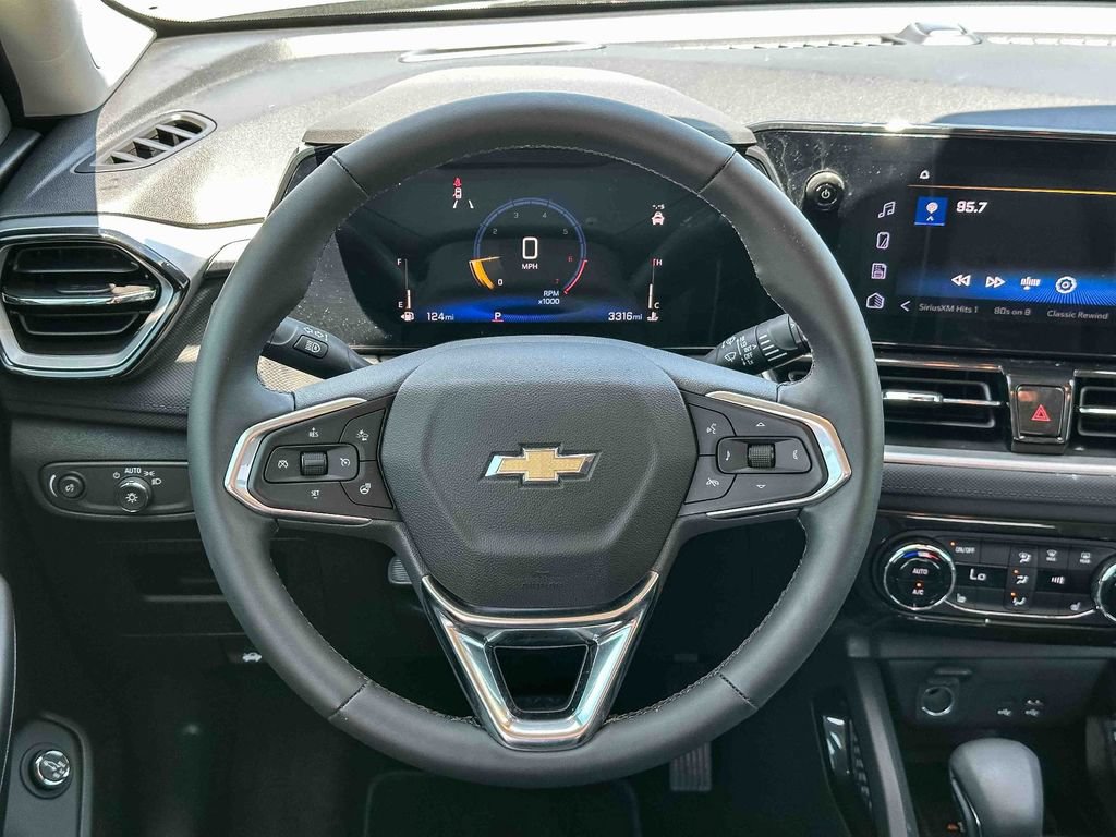 Used 2026 Chevrolet TrailBlazer LT w/ Convenience Package FWD image 25