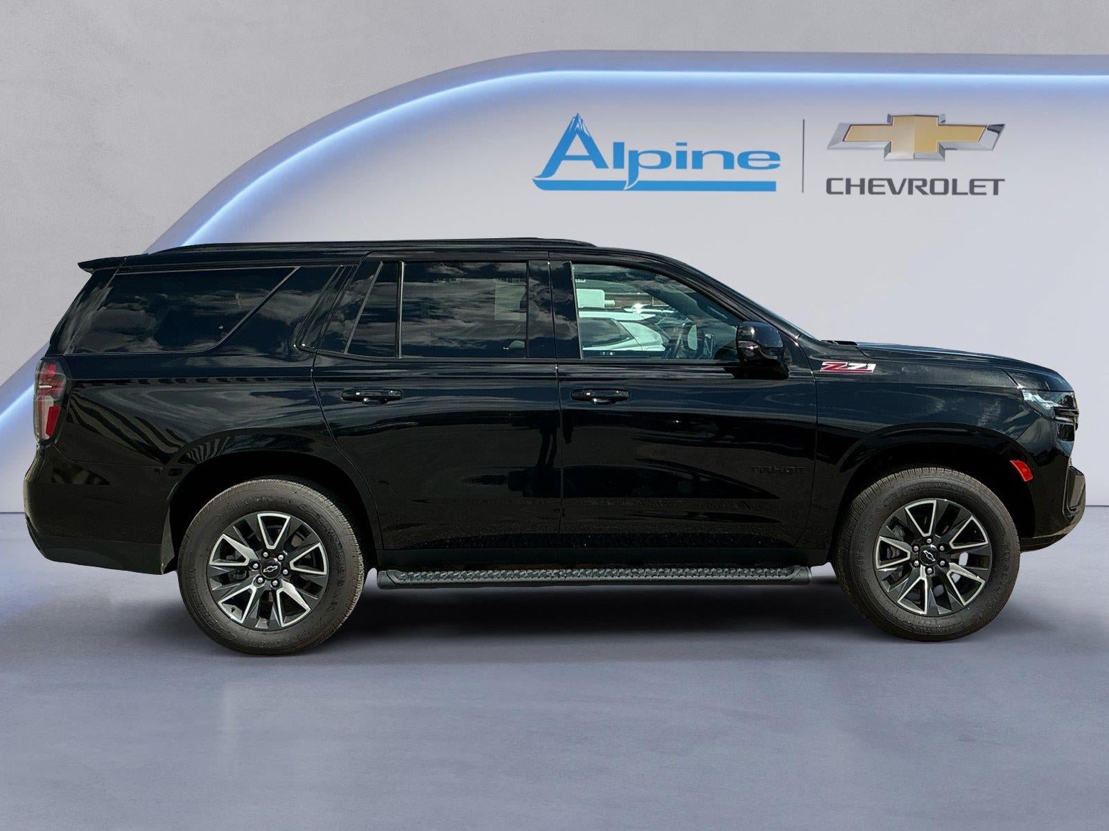Used 2024 Chevrolet Tahoe Z71 w/ Luxury Package AWD/4WD image 6
