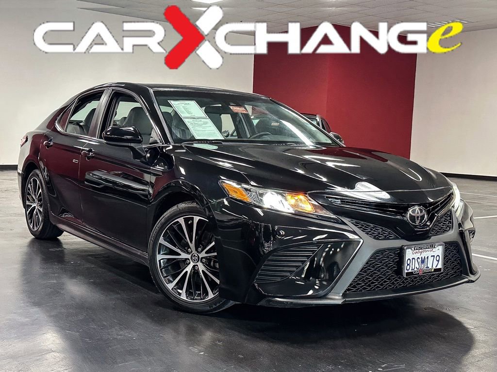 Used 2018 Toyota Camry SE FWD image 1