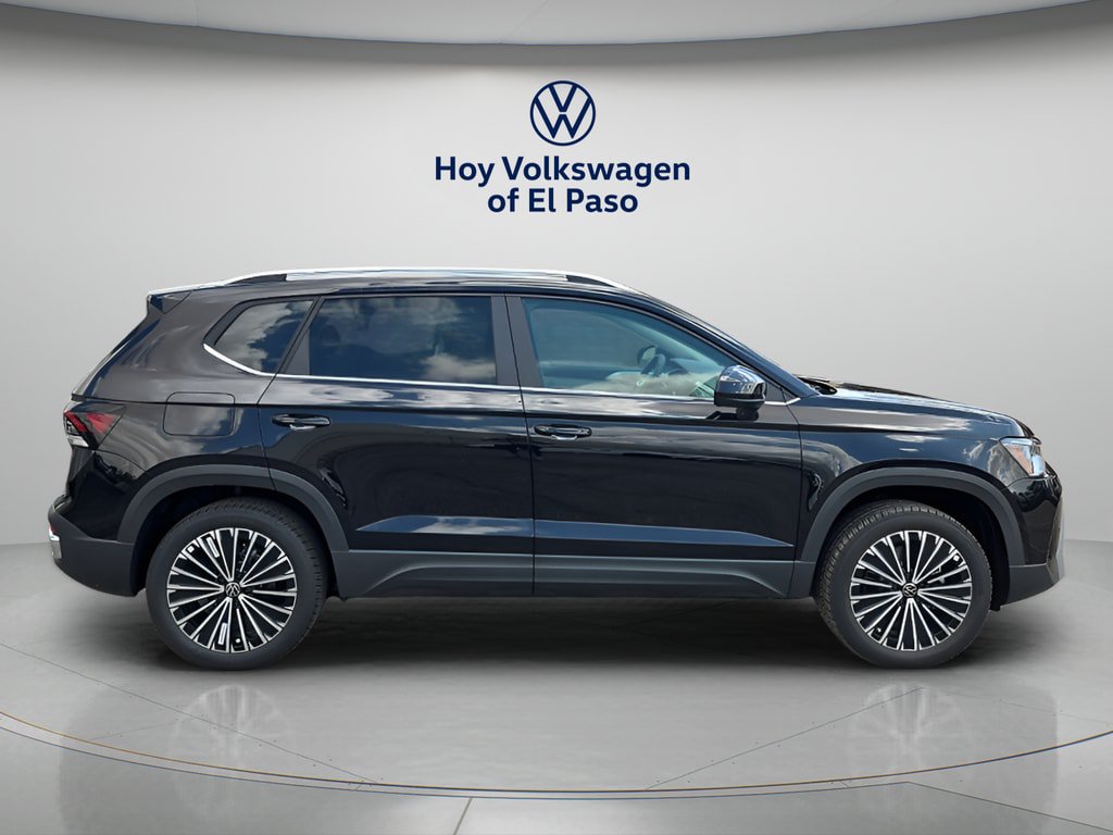 New 2026 Volkswagen Taos SE FWD image 2