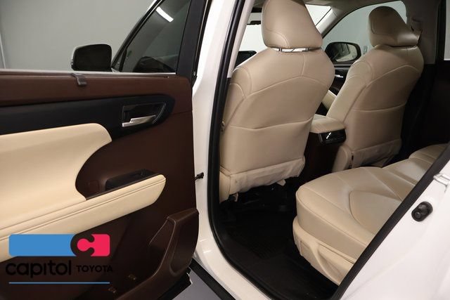 Certified 2021 Toyota Highlander XLE AWD/4WD image 33
