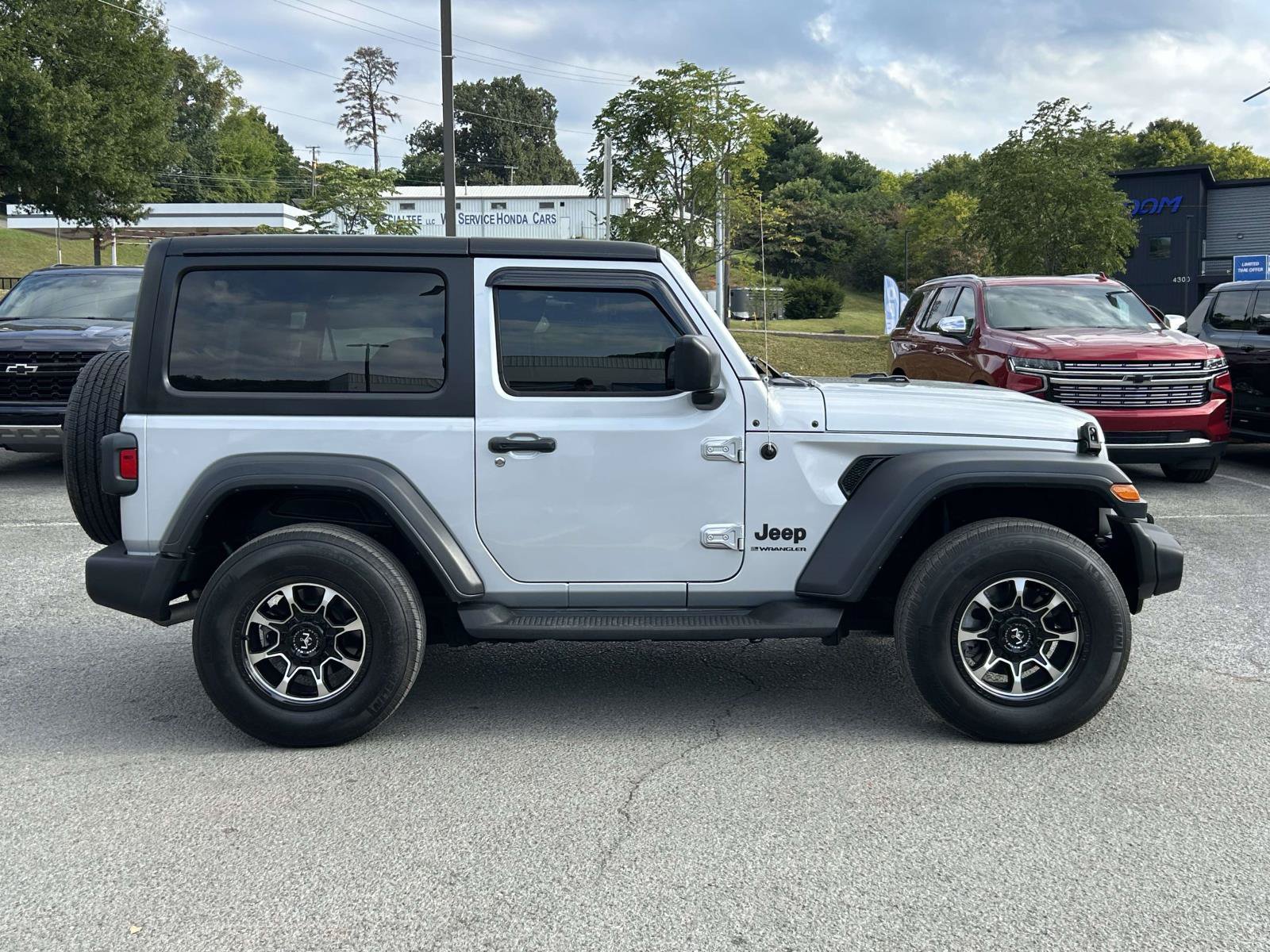 Used 2023 Jeep Wrangler Sport AWD/4WD image 8