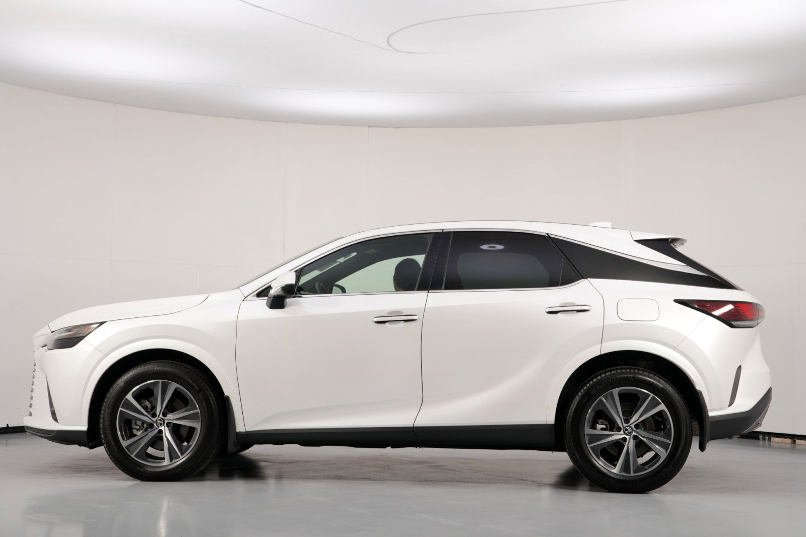 Used 2025 Lexus RX 350 FWD image 9