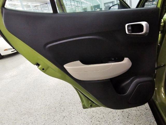 Used 2021 Hyundai Venue SEL image 24
