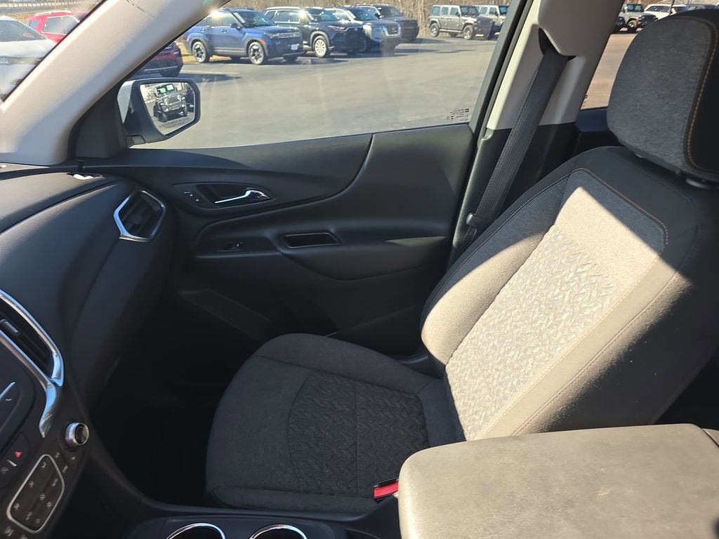 Used 2024 Chevrolet Equinox LT image 3