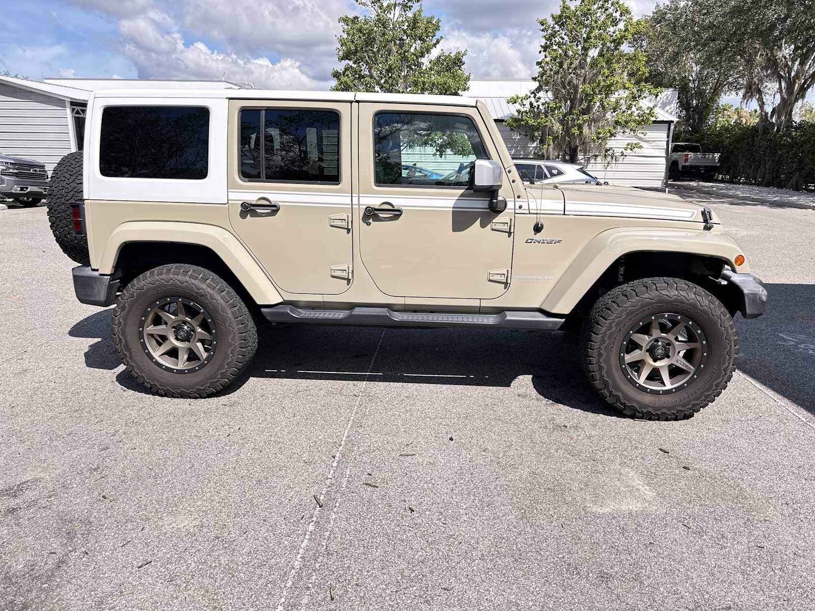 Used 2017 Jeep Wrangler Unlimited Sahara w/ Quick Order Package 24E Chief AWD/4WD image 7